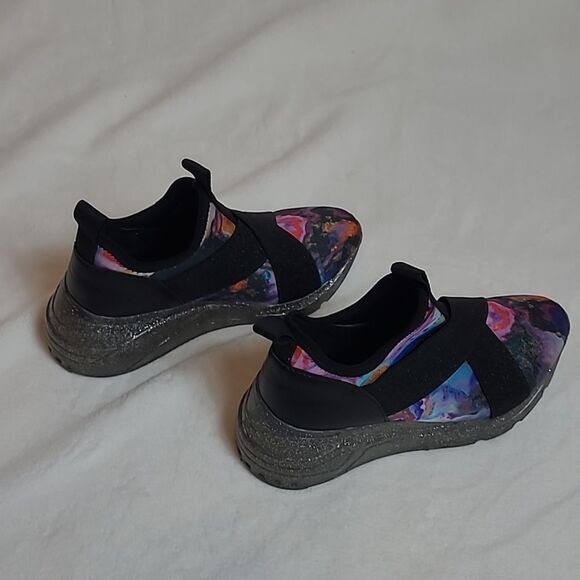 Girl's Steve Madden slip on shoes - Picture 4 of 9